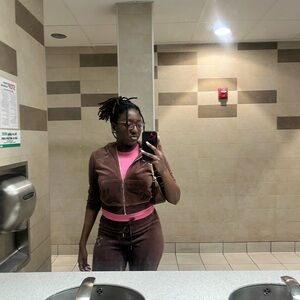 Meet your Posher, Kamari